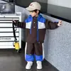 Conjunto de Roupas de Outono para Meninos 2026 Novo Estiloso Moda Infantil Bonito Esportivo Conjunto de Duas Peças Estilo Primavera e Outono Tendência
