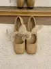 Primer encuentro: Bailarinas retro de punta cuadrada con un dulce diseño de lazo, perfectas para combinar con vestidos en 2026; Zapatos Mary Jane