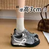 Zapatos de entrenamiento alemanes para mujer que aumentan la altura, nuevo modelo otoño 2026, cuero suave, bloques de color retro, suela suave y cómoda, casual deportivo, zapatos Forrest Gump