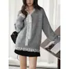 [Modelo Designer Flores Caindo Begônia] Suéter Feminino Outono Manga Longa com Decote V e Acabamento em Renda T8989F