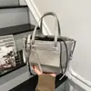 Bolso Tote de Hombro Cruzado Versátil de Moda Exquisita de Gama Alta Transfronterizo Diseño de Nicho para Viajes de Verano 2026