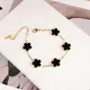 Popular Pulseira de Aço Titânio Feminina de Cinco Folhas Trevo Pérola Dupla Face Cruzada Europeia e Americana Luxo Leve Atacado do Fabricante