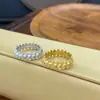 Anel Geométrico de Aço Inoxidável com Diamante de Luxo Leve Europeu e Americano Anel de Personalidade Feminino Pequeno Anel Feminino de Luxo Leve
