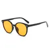 Gafas de Sol Tachonadas Retro para Hombres y Mujeres, Protección Solar, Protección UV, Modernas, Tendencia, Adelgazantes, Versátiles para Conducir y Fiestas