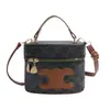 Bolso de Cubo Texturizado de Moda de Este Año para Mujer, Bolso de Hombro Color-Blocking Elegante Nuevo Invierno 2026, Bolso de Maquillaje Versátil