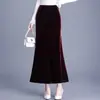 Saia de veludo acetinado estilo sereia, novo modelo 2026, preta, outono, elegante, cintura alta, modeladora, saia justa