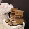 Sandálias de Salto Alto Versáteis Femininas 2026 Novo Estilo Francês Nicho Retro Fivela de Couro Sandálias Romanas com Aumento de Altura Oculto