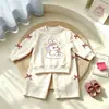 Conjunto Doce para Meninas Estiloso Versátil Moletom de Coelho e Conjunto de Calças para Crianças Médias e Grandes Novo Estilo Coreano Roupa de Exterior Conjunto de Duas Peças