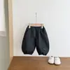 Traje acolchado acolchado para niños, nuevo estilo engrosado de otoño e invierno, cálido para finales de otoño, moderno conjunto de tres piezas para bebés y niños pequeños