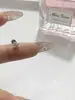 Aretes de Hueso de Oreja de Tornillo de Perla Flor de Iris Diseño de Nicho Femenino Sentido de Diseño Exquisitos de Moda Elegantes para el Cartílago
