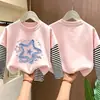 Camiseta de manga larga a rayas de algodón puro para niñas, estilo primavera/otoño, nueva colección 2026, moderna y elegante, diseñada para niñas de talla mediana a grande, con un look en capas