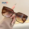 Nuevas Gafas de Sol Cuadradas Retro de Moda para Mujer, Gafas de Sol de Viaje con Protección Solar a la Moda para Hombre, Gafas de Sol Estilizadoras de Verano para Influencers