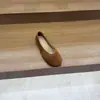 Sapatos Femininos de Couro Macio Estilo Coreano, Baixos, de Bico Raso, Modelo Novo 2026, Sapatilhas de Camurça, Sapatos de Salão com Solado Macio, Sapatos de Vovó