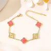 Pulseira de aço titânio banhada a vácuo 18k com design de nicho de trevo de quatro folhas e floral, pulseira de alta moda