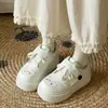 Zapatos de plataforma de suela gruesa para aumentar la altura mujer 2026 nuevos zapatos de lona primavera y verano gatito lindo zapatos blancos estudiante casual zapatos de pan