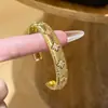 Pulsera bestseller transfronteriza de trébol de cuatro hojas en forma de diamante para mujer, pulsera ancha de forma C moderna y de alta gama, joyería de latón de alta calidad