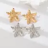 Pendientes de Botón Dorados Exagerados con Pliegues Tridimensionales de Flor Dorada de Lujo Ligero Versátiles Europeos y Americanos Pendientes de Hoja de Moda Anillo para Mujeres