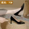 Zapatos de Tacón Alto de Tacón Grueso Francés para Mujer Rojos Zapatos de Boda 2025 Nuevos Primavera y Otoño Zapatos de Mujer Hebilla Metálica Punta Cuadrada Tacón Medio Flats