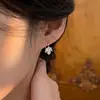 Brincos de Folha Minimalistas para Mulheres, Estilo Cool, Delicados, Compactos, Fashion, Versáteis, Ganchos de Orelha Únicos, Brincos com Design de Nicho