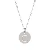 Venta caliente transfronteriza collar con letra de acero de titanio colgante redondo 26 mayúsculas en inglés collar de joyería pulida al por mayor