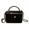 Mini caja exquisita de lujo ligero, bolso pequeño, bolsa de sobre rojo, bolso cruzado con cadena para mujer, nicho, sensación de alta gama