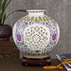 Adornos de Jarrón de Cerámica de Jingdezhen Sala de Estar Arreglo Floral Porcelana Hueca Pastel Estilo Chino Moderno Decoraciones para el Hogar Gabinete de Vino