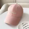Gorra de Béisbol Coreana Elegante de Corona Alta con Visera Dura Bordado de Letra Moda Sombrero para Hombres y Mujeres Sombrilla Protección Solar