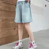 Roupas Infantis Meninas Shorts Jeans de Verão 2026 Novo Estilo Moda Bordado em Forma de V Strass Shorts Jeans para Meninas Mais Velhas