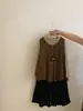 Nuevo conjunto de tres piezas de otoño para niñas estilo coreano: camiseta básica simple de manga larga, vestido chaleco elegante, pantalones rectos florales versátiles