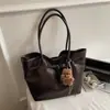 Bolso de mujer de gran capacidad, nueva moda invierno 2026, alto valor estético, bolso de hombro vintage, adecuado para el trabajo y los desplazamientos, bolso tote