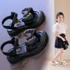 Sandálias infantis 2025 verão novo sola macia sapatos de princesa infantis estilo verão menina pequena bebê menina sapatos infantis verão