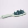 Pente Massageador de Silicone para Shampoo com Cabo Longo, Pente de Shampoo com Dentes Macios, Pente para Cabeleireiro de Uso Duplo Úmido e Seco, Pente de Limpeza para Chuveiro