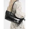 Bolso de hombro versátil de gran capacidad 2026 moda para mujer de trabajo bolso de axila otoño e invierno retro simple transfronterizo nuevo modelo