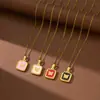 Acero de Titanio 18K Placa Cuadrada Mariposa de Nácar Relieve Cuentas Espaciadoras Collar para Clavícula para Mujer, Diseño de Nicho con un Estilo de Hada de Alta Gama