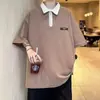Camisa polo de hombre de estilo americano moderno, color liso, media cremallera, estilo Hong Kong, corte holgado, manga corta, camiseta casual japonesa con bloques de color para verano