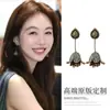 Los mismos pendientes florales de estilo que lleva Jiang Yan del restaurante chino, pendientes largos de borla estilo resort bohemio, pendientes de botón vintage de alta gama