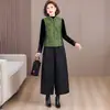 Conjunto de três peças para mulheres na primavera e outono: colete jacquard estilo chinês novo com estilo jovem e garantia de qualidade, calça floral versátil e camisa básica.