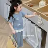 Conjunto de Ropa para Bebé Niña 2026 Verano Nuevo Estilo Niña Pequeña Top de Encaje con Lazo Pantalones Sueltos de Pierna Ancha Conjunto de Dos Piezas