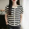 Nuevo Cárdigan de Punto con Cuello Redondo de Seda Helada Manga Corta para Mujer, Colores Variados, Botones, Calado, Bloques de Color, Rayas, Top Holgado, Primavera/Verano 2026