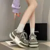 Zapatos deportivos casuales versátiles para personas menudas, zapatos de papá, nuevo estilo de moda 2026 con doble cordón, suela ultragruesa para otoño