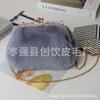 Venta al por mayor de fábrica Nuevo Bolso de Clip de Piel Sintética para Mujer Estilo Coreano Moda Bolso de Cadena Bolso de Felpa Trendy Bolso de Clip Cuadrado