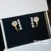 ¡Ligeramente Doblado y Brillante! Aretes de Perla Redonda Chapados en Oro Real de 14K, Aretes Estilo Francés Inspirados en Chanel, Joyería para Orejas de Nicho al por Mayor
