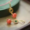 Pendientes de plata de ley S925 chapados en oro con cuentas rojas del sur, pendientes retro distintivos, elegantes y elegantes con gancho para la oreja para mujer.