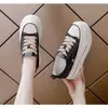 Tênis Brancos de Lona Estilo Coreano com Salto Interno para Aumentar a Altura para Mulheres 8cm Nova Coleção de Primavera Versáteis Sapatos Plataforma com Solado Grosso Sapatos para Esportes e Lazer