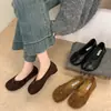 Sapatos de Pelúcia com Solado Plano de Patinha de Porco Femininos 2026 Outono/Inverno Novos Antiderrapantes Solado Macio Bico Dividido de Algodão Slip-on Versáteis Mocassins