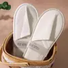 Pantuflas Desechables Star Hotel para Uso en Casa, Antideslizantes para Hospitalidad, Pantuflas Gruesas de Verano para Hotel, Salón de Belleza, Interiores, Venta al por Mayor