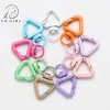 Spray Pendurado Pintado Triângulo Fivela de Mola Triângulo Cinto de Cauda Acessório Pingente Liga DIY Chaveiro Bolsa Fivela Pendurada