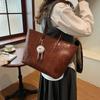 Bolso de mano retro de gran capacidad, de moda, para invierno 2025, nuevo, informal, para el hombro, ideal para ir al trabajo y combinar con otras prendas.