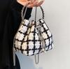 Bolsa de Lã com Design de Nicho 2022 Nova Bolsa Estilo Bolsa Feminina Verão Versátil Bolsa Transversal com Corrente Bolsa de Mão Tipo Balde
