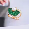 Pin de Clip para Bufanda de Camelia de Perlas Artificiales con Lazo Transfronterizo para Mujer, Clip de Esquina de Ropa de Alta Gama, Exquisito Accesorio de Broche de Nicho